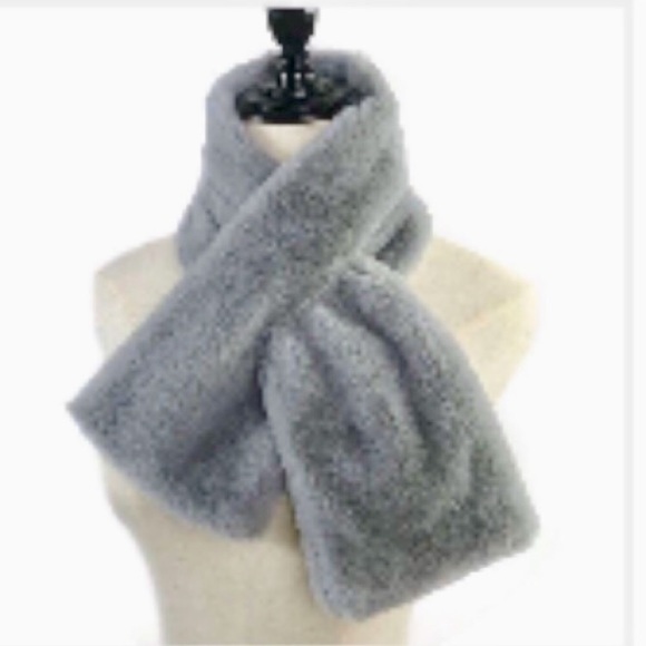 Accessories - New! Gray Faux Fur Scarf